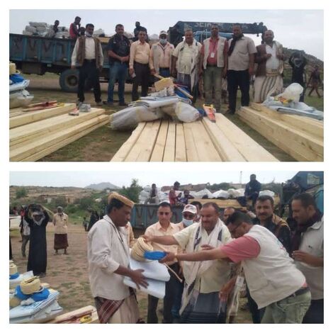 مدير عام قعطبة يدشن توزيع المواد الايوائية للنازحين في مخيم الصدرين بمريس