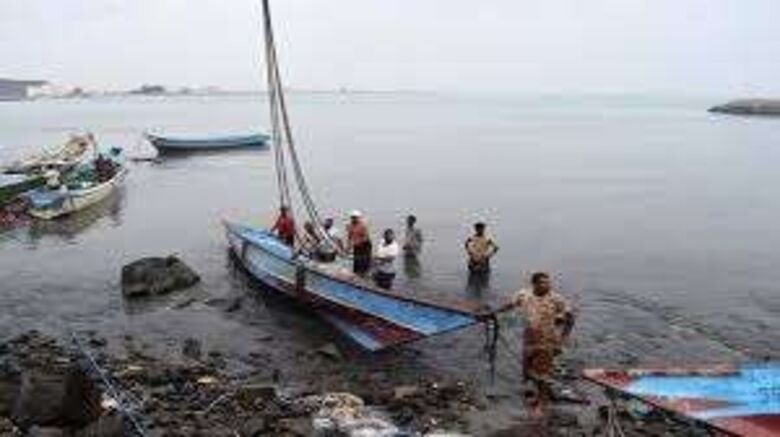 قوات خفر السواحل تنقذ قاربي صيد من الغرق  قبالة المهرة