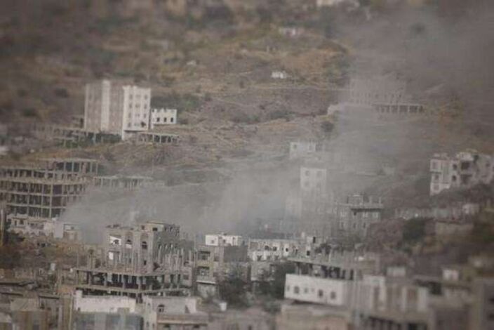 قصف حوثي يستهدف قرى سكنية غربي تعز