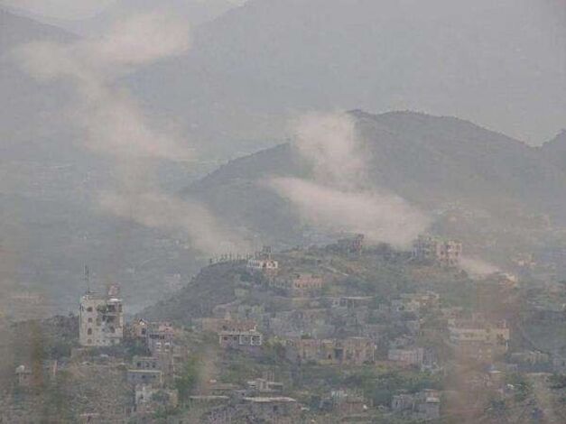 جماعة الحوثي تقصف مواقع الجيش بجبهة الضباب غربي تعز