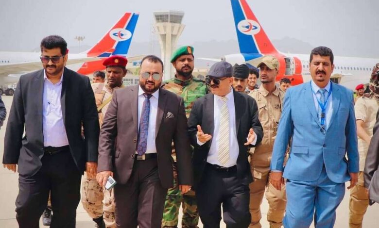 وزيري النقل والأشغال يتفقدان سير العمل في مطار عدن الدولي