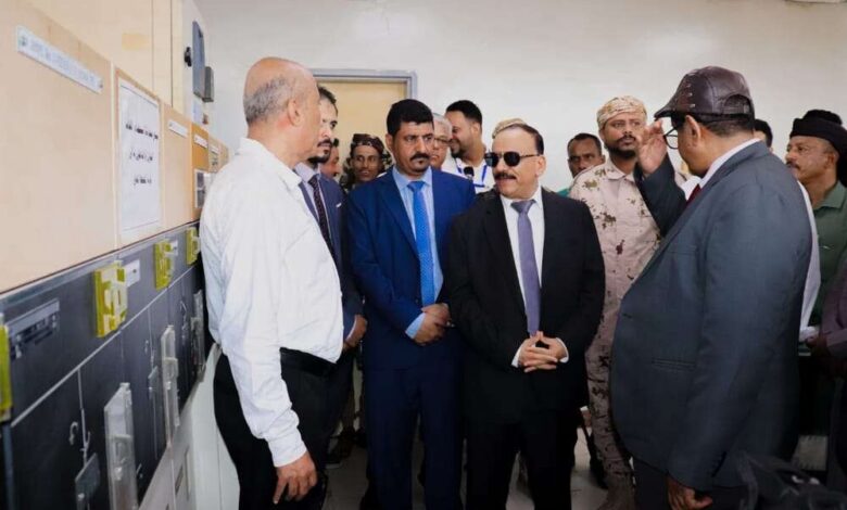 وزير النقل يدشن مشروعي الكيبل الكهربائي الإستراتيجي ومحطة الأرصاد الجوية الجديدة بمطار عدن الدولي
