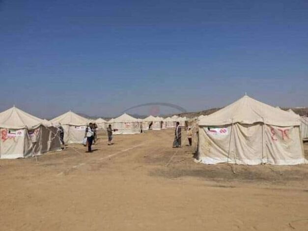 تسليم 5 فصول كرفانات لمدرسة آل صلاح في مخيم السويداء للنازحين بمأرب