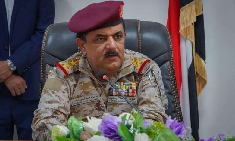 وزير الدفاع: الهجوم الغادر في أبين لن يثني القوات المسلحة عن محاربة التنظيمات الإرهابية وملاحقة عناصرها