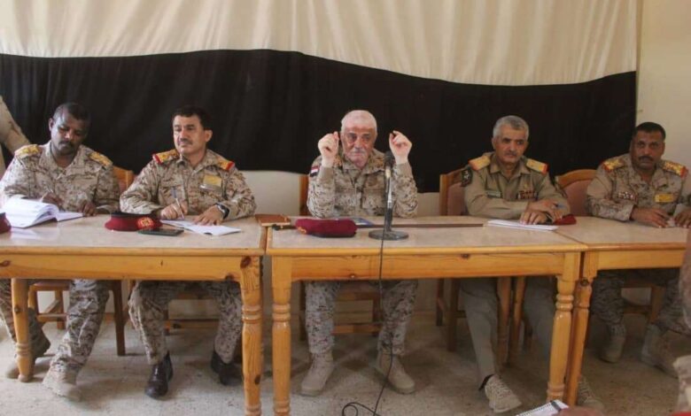 اللواء الركن صالح محمد طيمس يرأس  اجتماعا بقادة وضباط  المنطقة العسكرية الاولى .