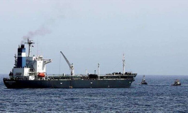 جماعة الحوثي تعلن وصول 4 سفن وقود إلى ميناء الحديدة