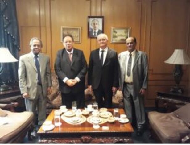 الرئيس علي ناصر محمد يلتقي السفير الروسي لدى مصر