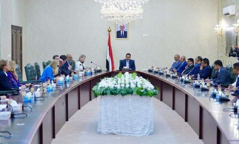 رئيس الوزراء يرأس اجتماع ثلاثي للحكومة والأمم المتحدة وهولندا لمناقشة وضع خزان صافر