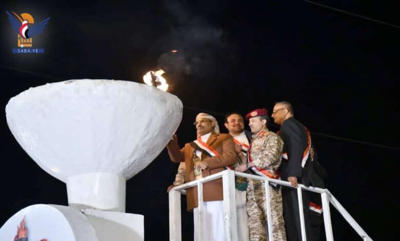 الحوثيون يحتفلون بإيقاد شعلة ثورة 26 سبتمبر بميدان التحرير وسط صنعاء