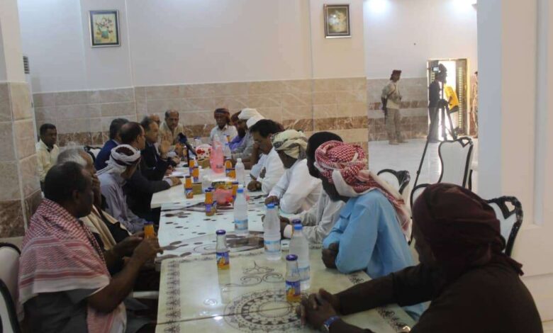فريق الحوار الوطني الجنوبي يلتقي قيادات الحزب الأشتراكي في محافظة المهرة