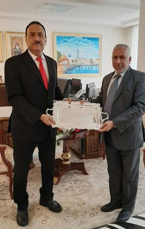 عميد السلك الدبلوماسي في تونس عبدالناصر باحبيب يكرم السفير العماني