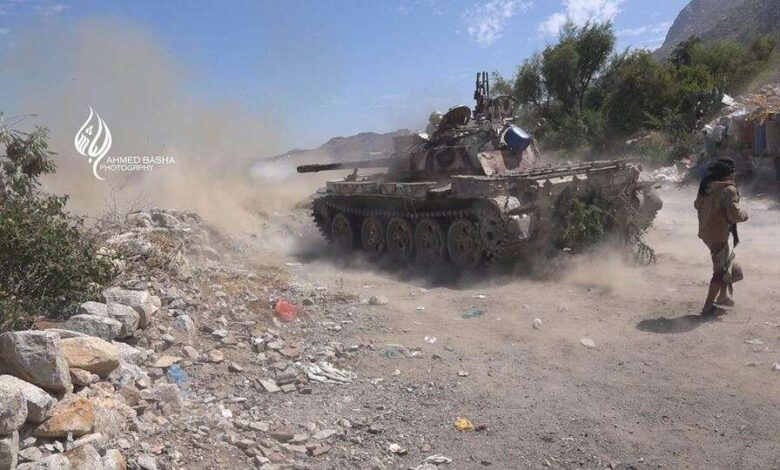 هجوم حوثي يستهدف مواقع الجيش شمال وغرب تعز 