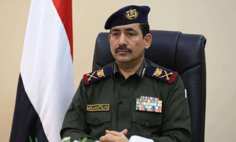 وزير الداخلية يُشيد بالحملات الأمنية لشرطة تعز ويوجه بتكريم المتميزين