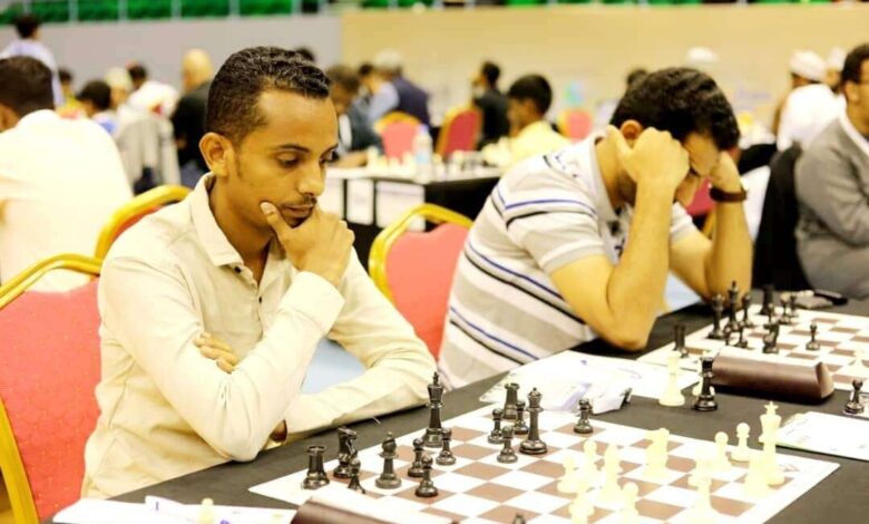 نجم الشطرنج فادي بجاش يجمع بين ثنائية المركز الاول في البطولة والتصنيف العالمي