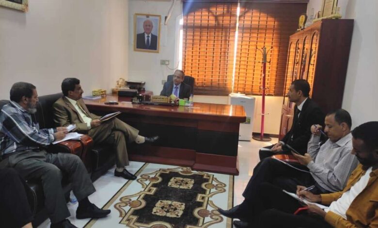 وزير التعليم العالي يعقد اجتماعاً مع قيادة الأمانة العامة لمجلس الوزراء في عدن