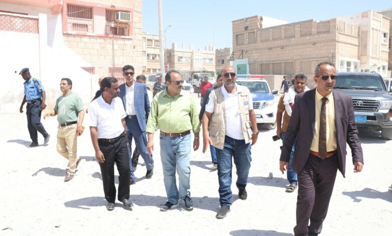 وكيل المحافظة للشؤون الفنية ومدير مكتب UNOPS باليمن ينفذون زيارة ميدانية لمديرية الشحر