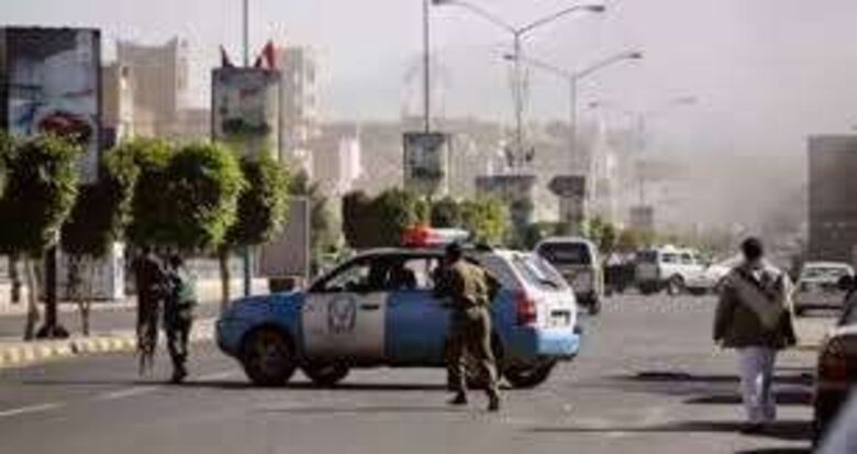 على متن 3 سيارات: مسلحين يهاجمون أحد أقسام الشرطة بالعاصمة صنعاء و يوقعون عددا من القتلى والجرحى
