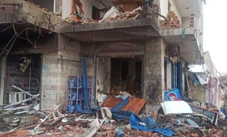 صحفي يوجه مناشدة الى محافظ عدن بتعويض اسرة عن تضرر عمارتهم جراء انفجار سيارة العام الماضي