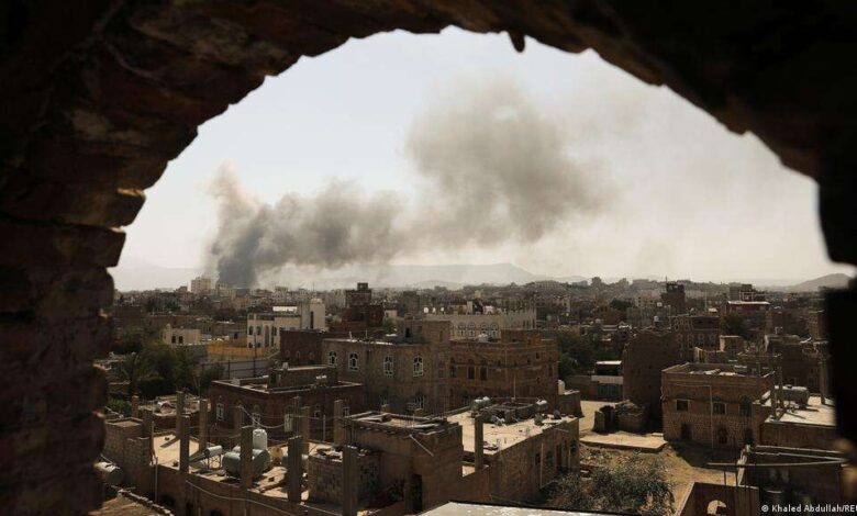 صحيفة إماراتية: حل الأزمة اليمنية لن يكون إلا بالتفاوض والحوار غير المشروط