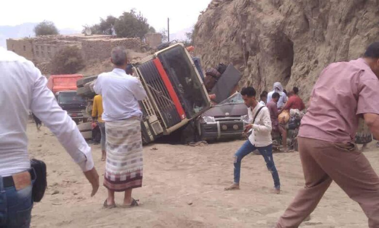 حادث مروري في طريق "هيجة العبد" بتعز .. وإصابات في صفوف المسافرين