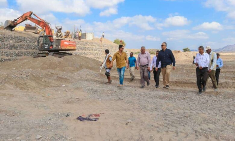 إنجاز 90 بالمائة من مشروع حماية جسر العند من أضرار السيول في لحج