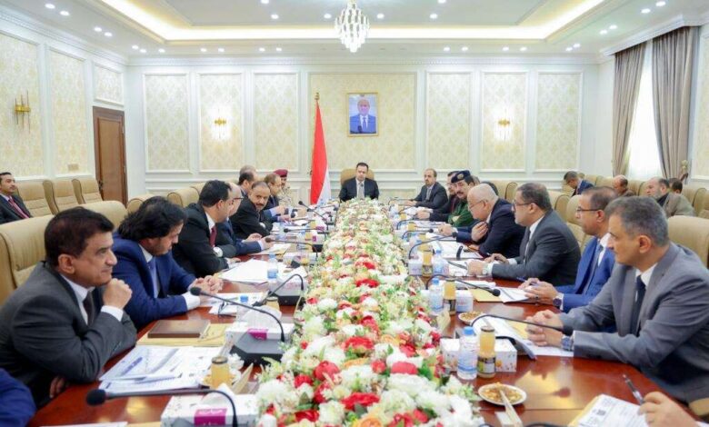مجلس الوزراء يقر في اجتماع استثنائي السياسات الإجرائية لتنفيذ قرار مجلس الدفاع الوطني بتصنيف مليشيا الحوثي "إرهابية"