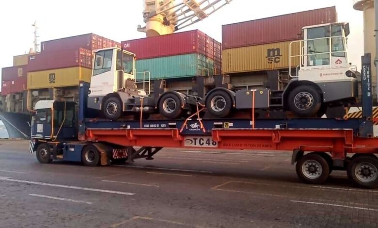 محطة ميناء عدن للحاويات تتسلم 14 قاطرة تشغيلية إنتاجية بقدرة سحب تصل إلى 70 طن