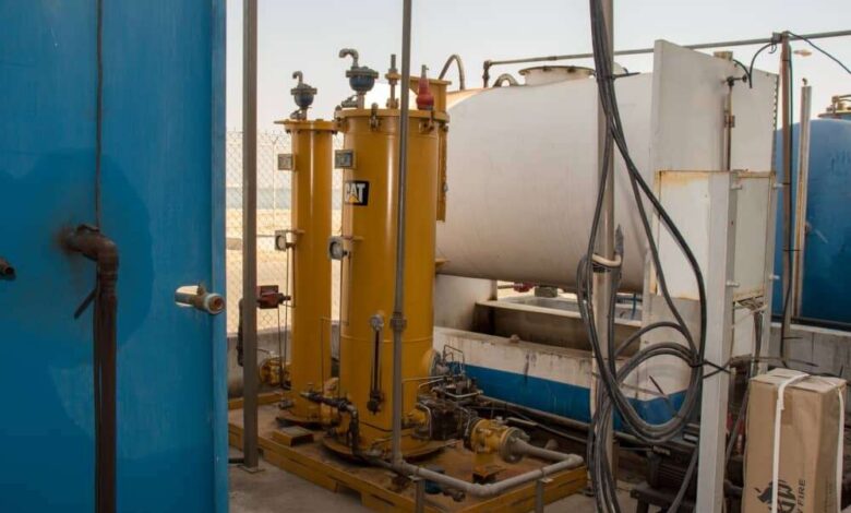 تجهيزات واستعدادات بمحطة كهرباء محطة ميناء عدن للحاويات تمهيداً لتشغيل المولدات الواصلة مؤخراً