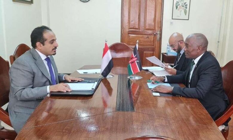العواضي يطلع مسؤول كيني على اخر المستجدات في اليمن