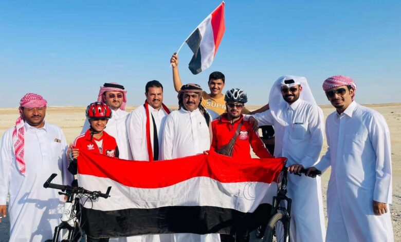 يمنيان يصلان قطر على متن دراجتين هوائيتين لحضور المُنديال