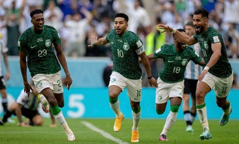 وزير الشباب والرياضة يبارك فوز المنتخب السعودي على الأرجنتين