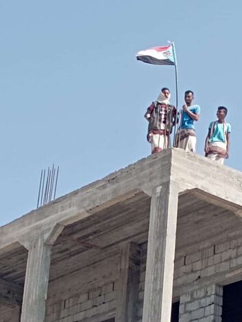 مركز عبر عثمان بخنفر يدشن حملة رفع العلم الجنوبي فوق المرافق الحكومية للمنطقة