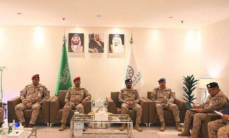 الفريق بن عزيز يلتقي رئيس الأركان السعودي وقائد القوات المشتركة