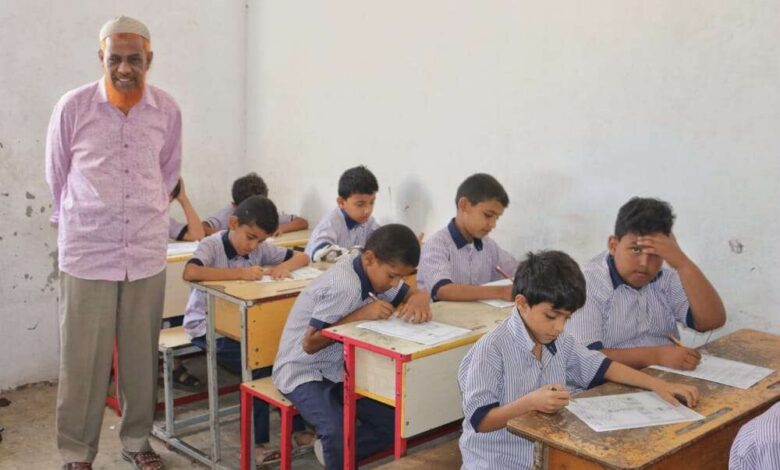 مدارس احمد قشاش تختتم امتحانات الفصل الأول وتقدم الشهادات التقديرية للمعلمين