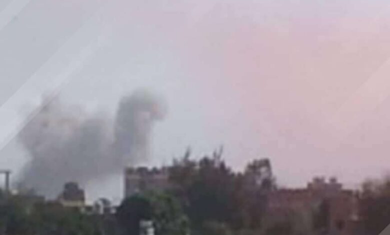 مليشيا الحوثي تستهدف بقصف صاروخي مباشر قرية آهلة بالسكان جنوب الحديدة