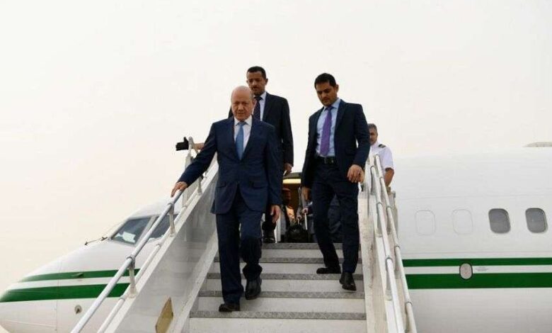 الرئيس العليمي يصل الاردن في زيارة رسمية للبحث في المستجدات اليمنية والاقليمية