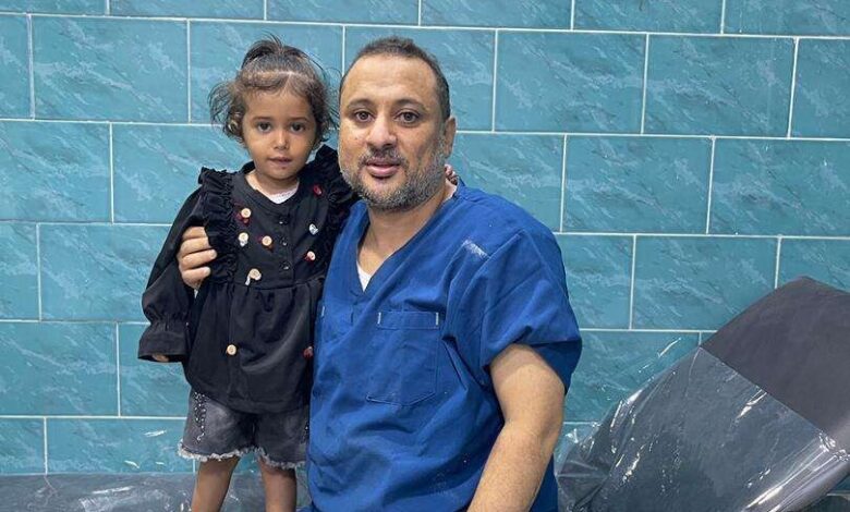 طبيب يمني يجري أول عملية جراحية نوعية في اليمن