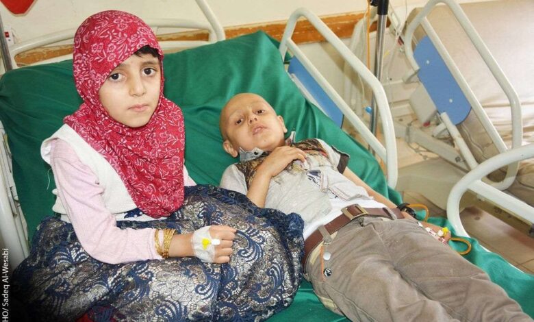 الحوثيون يعاقبون مرضى السرطان بعد انكشاف مقتل 20 طفلاً بدواء فاسد