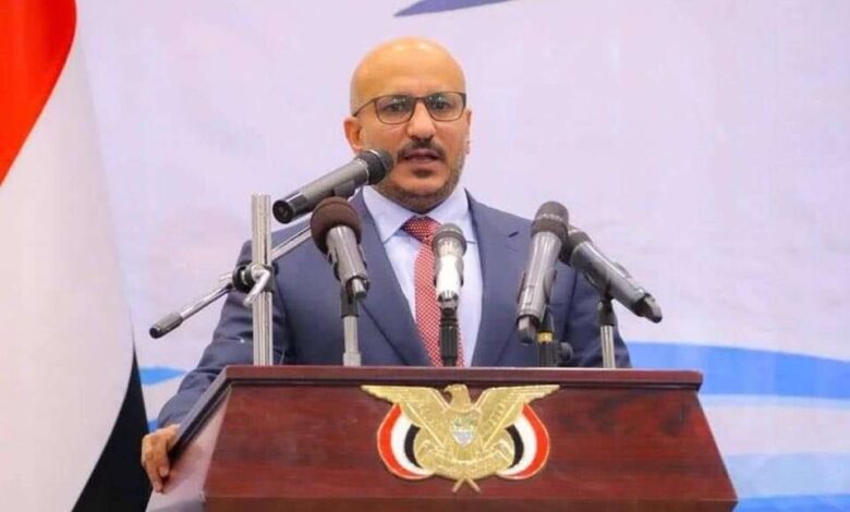 طارق صالح: المقالح رحل بجسده لكن إرثه سيبقى خالدًا بخلود الثورة والجمهورية