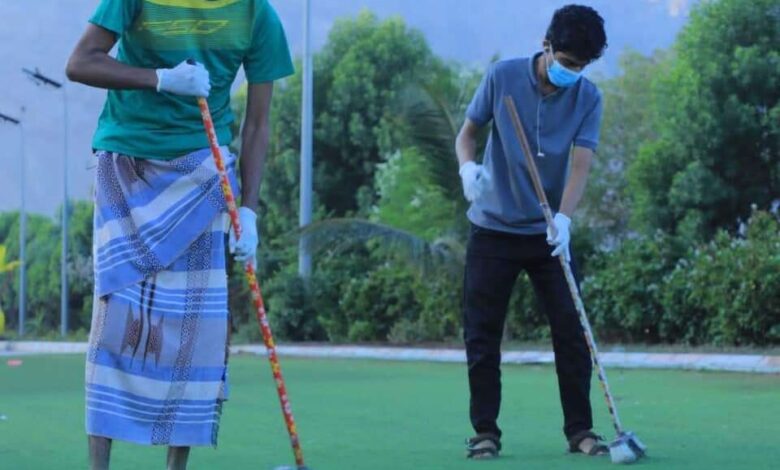اتحاد طلاب حضرموت ينفذ حملة تطوعية بتنظيف متنفس المسطح الآخضر بالمعلا