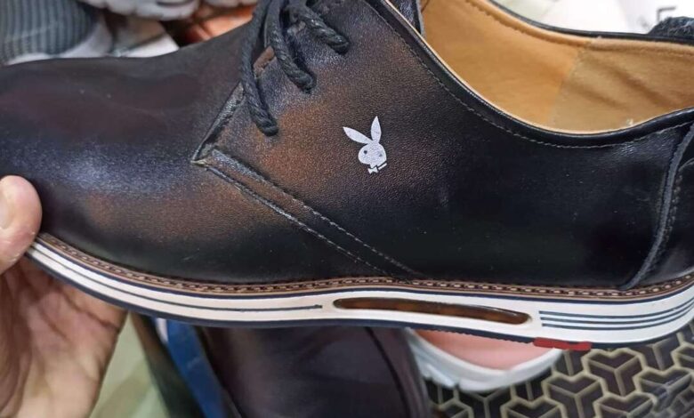 أحذية بشعارات إباحية في عدن