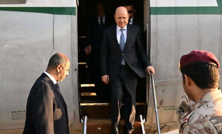 رئيس مجلس القيادة الرئاسي يعود إلى عدن بعد جولة اقليمية ناجحة