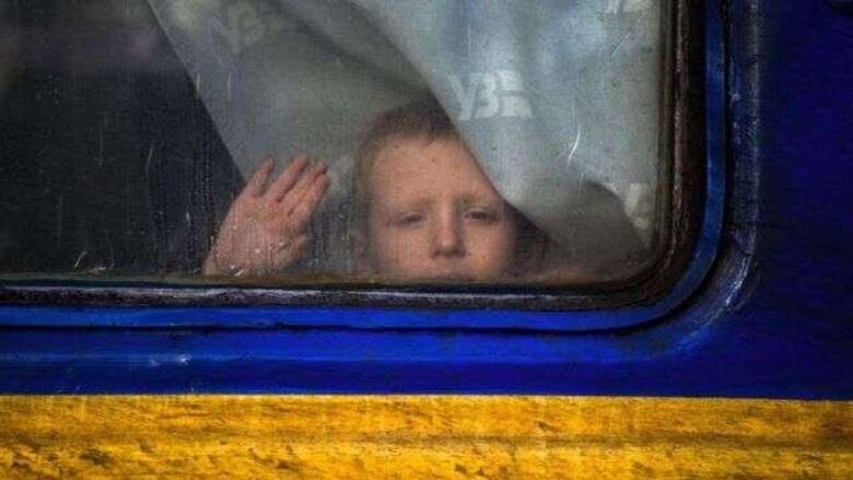 عرض الصحف البريطانية- ترحيل روسيا للأطفال الأوكرانيين يثير اتهامات بالإبادة الجماعية - الفايننشال تايمز