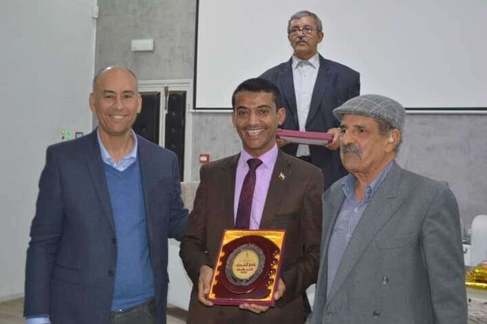 جمعية الرابطة القلمية بتونس تكرم الباحث والناقد اليمني ماجد قائد .