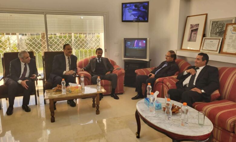 سفير اليمن عميد السلك الدبلوماسي في تونس يتلقى التعازي  في فقيد الوطن الدكتور عبدالعزيز المقالح