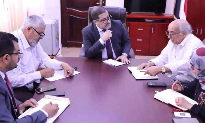وزير العدل يلتقي فريق مركز اليمن لدراسات حقوق الإنسان ويشيد بمشروع العدالة التصالحية المجتمعية