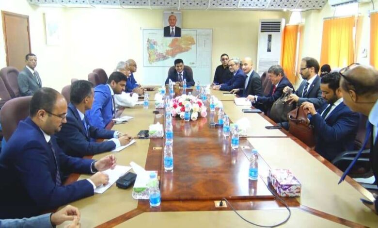 وزير النفط والمعادن يبحث مع سفراء الاتحاد الأوروبي استهداف ميليشيات الحوثي لمنشآت النفط