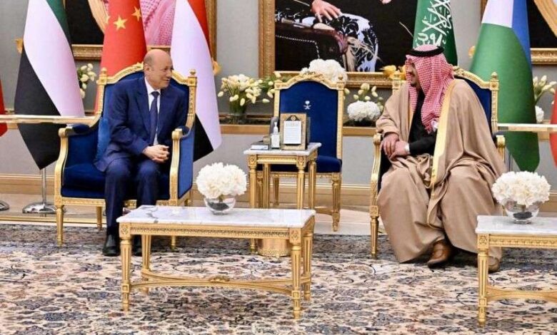 الرئيس العليمي يصل الرياض للمشاركة في اعمال القمة العربية الصينية