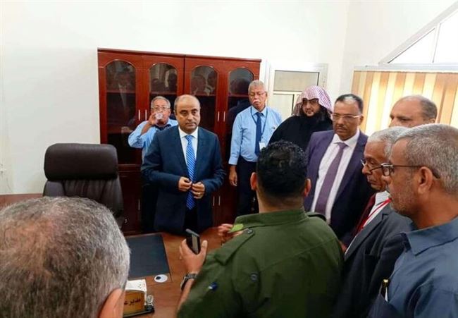 وزير المالية يفتتح جمرك مطار عدن ويدشن العمل بالافصاح المالي