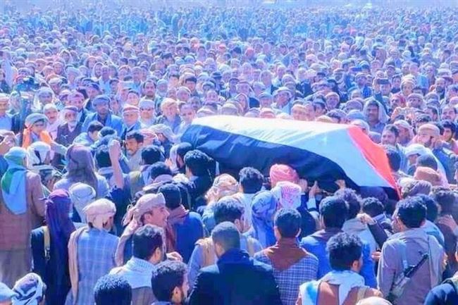محلل سياسي عن حشود جنازة الشيخ الأحمر: أشبه بعملية استفتاء حول سلطة مليشيا الحوثي
